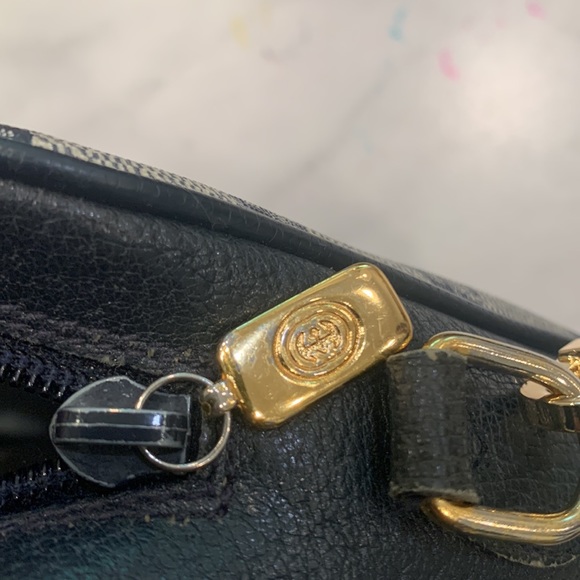 Vintage Gucci with removable should strap. - Picture 9 of 9